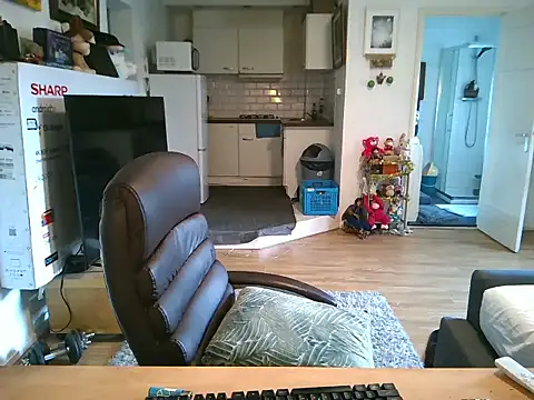 Snapshot of mihaimichael chatting on November 22, 1:54 pm mihaimichael online show from November 22, 1:54 pm