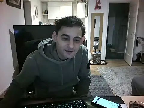 Snapshot of mihaimichael chatting on March 13, 7:28 pm mihaimichael online show from March 13, 7:28 pm