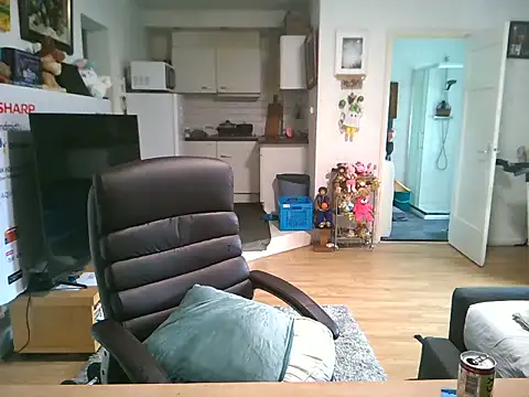 Snapshot of mihaimichael chatting on December 1, 11:55 am mihaimichael online show from December 1, 11:55 am