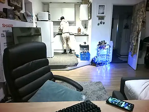 Snapshot of mihaimichael chatting on November 27, 2:23 am mihaimichael online show from November 27, 2:23 am