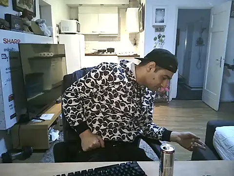 Snapshot of mihaimichael chatting on November 30, 3:24 pm mihaimichael online show from November 30, 3:24 pm