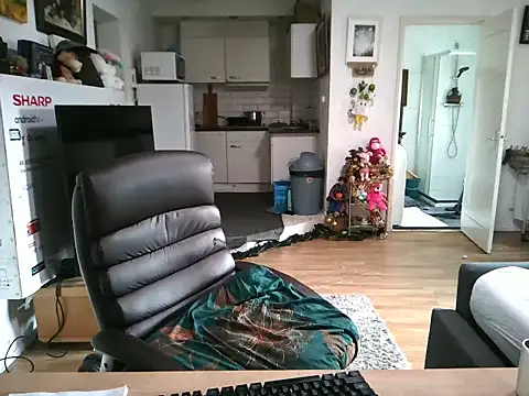 mihaimichael online show from December 15, 1:50 pm