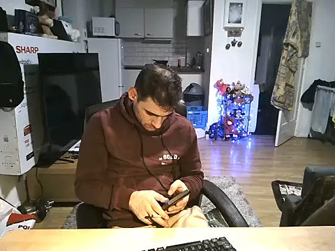 Snapshot of mihaimichael chatting on November 19, 2:33 am mihaimichael online show from November 19, 2:33 am