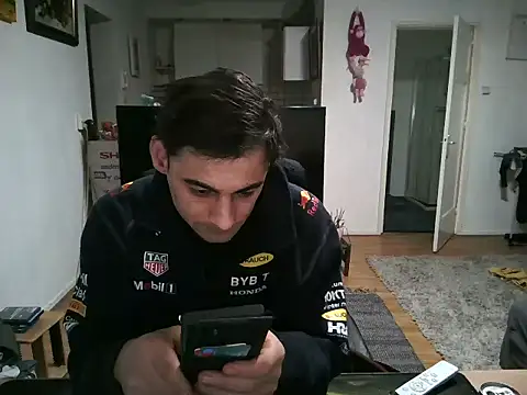 Snapshot of mihaimichael chatting on March 19, 5:41 am mihaimichael online show from March 19, 5:41 am