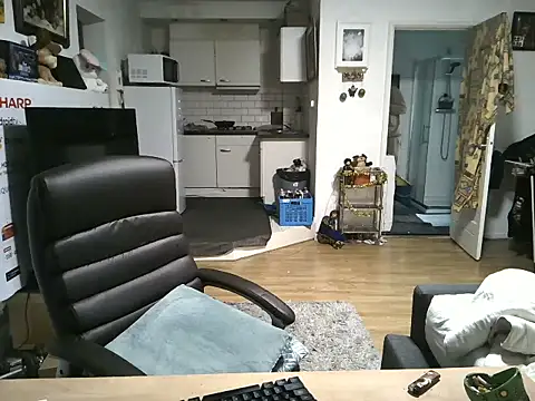 Snapshot of mihaimichael chatting on November 27, 2:28 pm mihaimichael online show from November 27, 2:28 pm