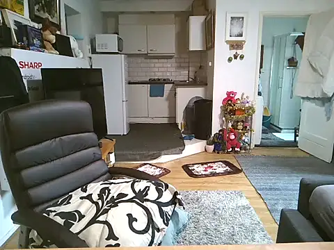 Snapshot of mihaimichael chatting on October 29, 2:38 pm mihaimichael online show from October 29, 2:38 pm