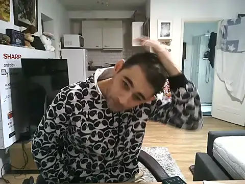 Snapshot of mihaimichael chatting on December 3, 1:32 pm mihaimichael online show from December 3, 1:32 pm