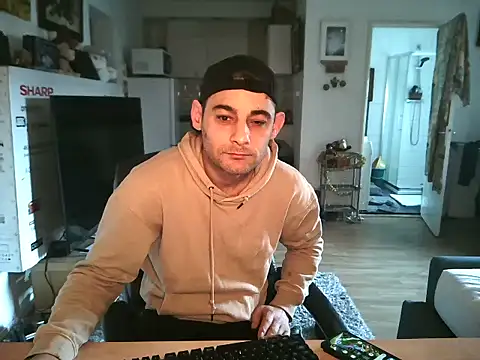 Snapshot of mihaimichael chatting on November 26, 2:17 pm mihaimichael online show from November 26, 2:17 pm