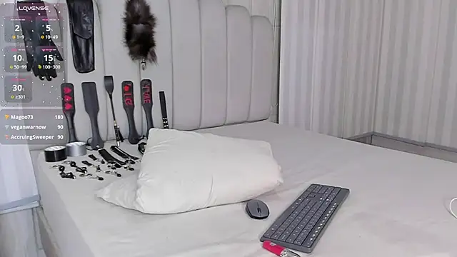 mileyerikson online show from April 11, 7:45 am