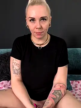 Snapshot of nora_the_strange chatting on June 18, 10:42 am nora the strange online show from June 18, 10:42 am