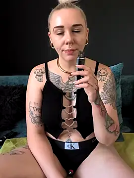 Snapshot of nora_the_strange chatting on June 26, 10:32 am nora the strange online show from June 26, 10:32 am