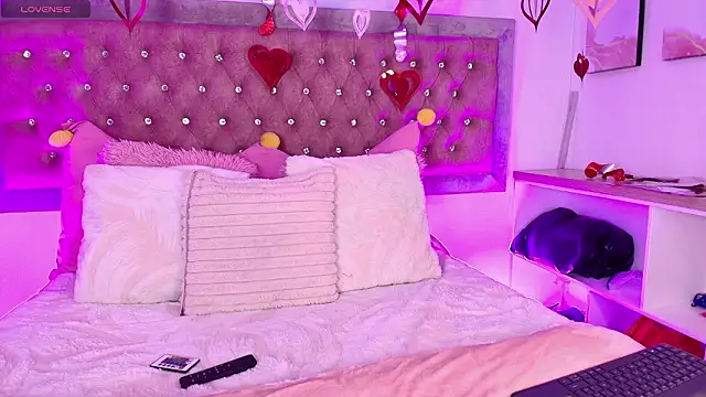 Snapshot of Tayzon_Foxxx chatting on February 13, 1:11 pm Tayzon Foxxx online show from February 13, 1:11 pm