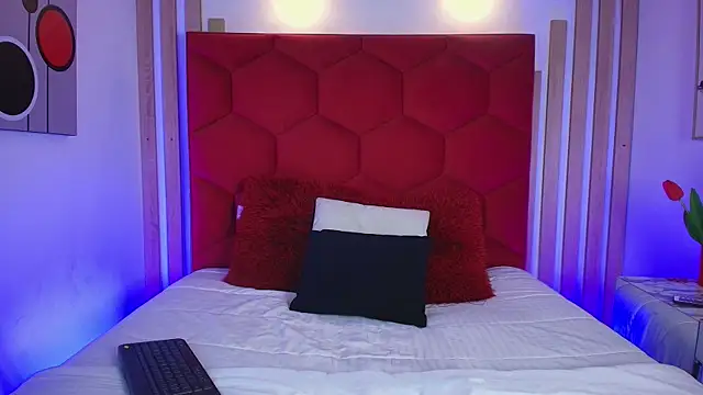 Snapshot of Tayzon_Foxxx chatting on July 9, 9:14 pm Tayzon Foxxx online show from July 9, 9:14 pm
