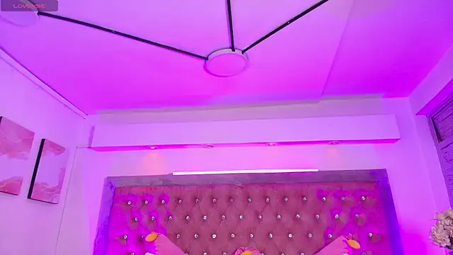 Snapshot of Tayzon_Foxxx chatting on December 19, 12:29 pm Tayzon Foxxx online show from December 19, 12:29 pm