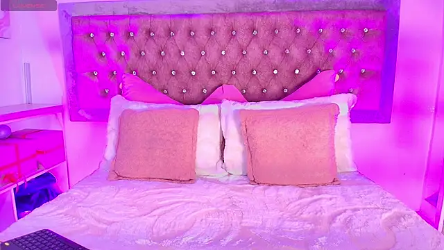 Snapshot of Tayzon_Foxxx chatting on January 6, 12:53 pm Tayzon Foxxx online show from January 6, 12:53 pm