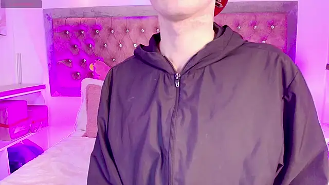 Snapshot of Tayzon_Foxxx chatting on January 8, 12:11 pm Tayzon Foxxx online show from January 8, 12:11 pm