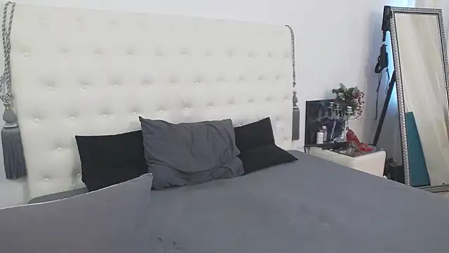 AlinaOnly online show from April 18, 10:50 am