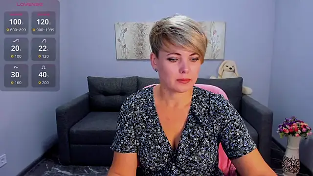 Julia Wilsone online show from October 1, 5:45 am