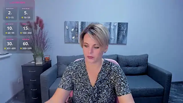 Julia Wilsone online show from October 4, 5:20 am