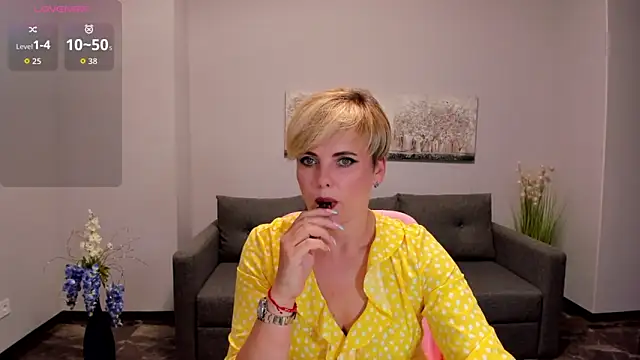 Julia Wilsone online show from September 17, 12:18 pm