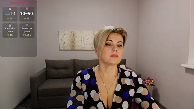 Julia Wilsone online show from February 6, 7:04 am