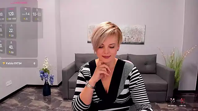 Julia Wilsone online show from October 25, 7:18 am