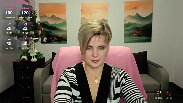 Julia Wilsone online show from December 20, 2:20 pm