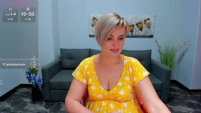 Julia Wilsone online show from November 1, 7:02 am