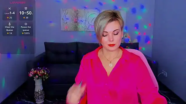 Julia Wilsone online show from December 5, 12:59 pm