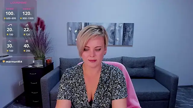 Julia Wilsone online show from October 21, 12:15 pm