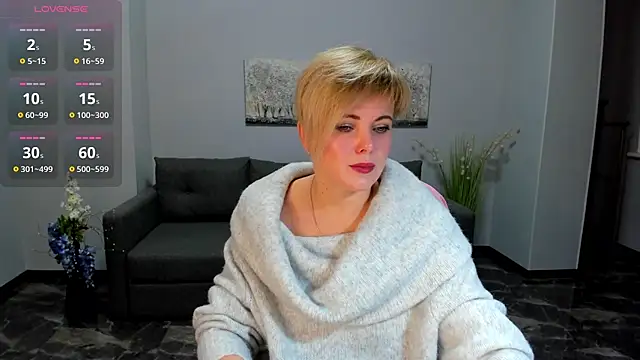 Julia Wilsone online show from January 17, 7:12 am