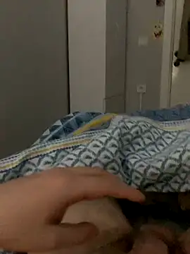 Snapshot of Erenn34 chatting on December 15, 10:04 pm Erenn34 online show from December 15, 10:04 pm