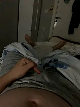 Snapshot of Erenn34 chatting on September 11, 12:43 am Erenn34 online show from September 11, 12:43 am