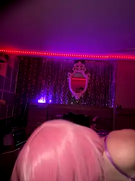 Snapshot of avacrush chatting on October 30, 1:37 am avacrush online show from October 30, 1:37 am