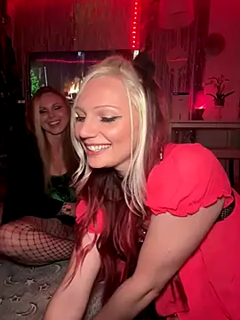 Snapshot of avacrush chatting on December 21, 5:42 am avacrush online show from December 21, 5:42 am