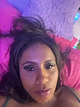 Snapshot of AlisonHoot69 chatting on November 18, 9:01 am AlisonHoot69 online show from November 18, 9:01 am