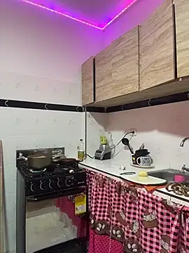 Snapshot of AlisonHoot69 chatting on November 6, 4:11 pm AlisonHoot69 online show from November 6, 4:11 pm