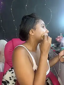 Snapshot of AlisonHoot69 chatting on October 27, 4:02 am AlisonHoot69 online show from October 27, 4:02 am