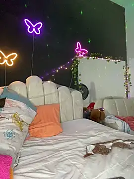 Snapshot of AlisonHoot69 chatting on March 2, 3:34 am AlisonHoot69 online show from March 2, 3:34 am