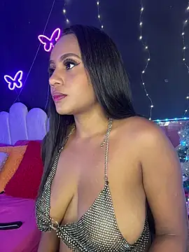 Snapshot of AlisonHoot69 chatting on November 30, 2:45 am AlisonHoot69 online show from November 30, 2:45 am