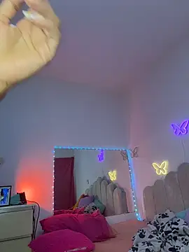 AlisonHoot69 online show from May 12, 1:57 am