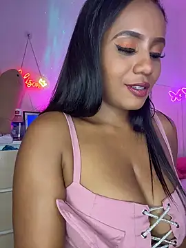 AlisonHoot69 online show from May 26, 11:03 pm