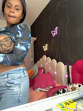 Snapshot of AlisonHoot69 chatting on October 9, 2:06 pm AlisonHoot69 online show from October 9, 2:06 pm