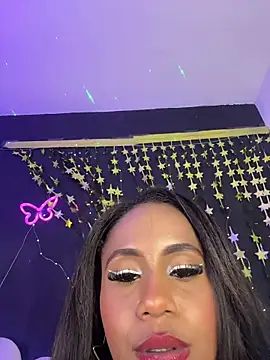 Snapshot of AlisonHoot69 chatting on November 11, 10:04 pm AlisonHoot69 online show from November 11, 10:04 pm