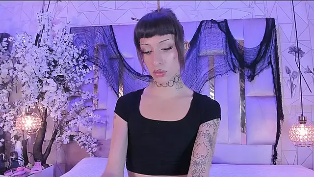 MadisonWood01 online show from November 25, 4:57 am