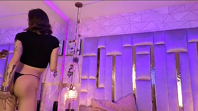 MadisonWood01 online show from October 13, 6:48 am