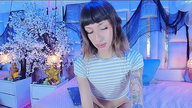 MadisonWood01 online show from December 5, 7:18 am