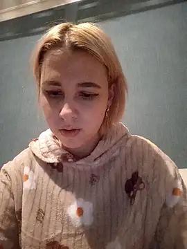 Snapshot of Gussie_Bridie chatting on February 17, 2:28 pm Gussie Bridie online show from February 17, 2:28 pm