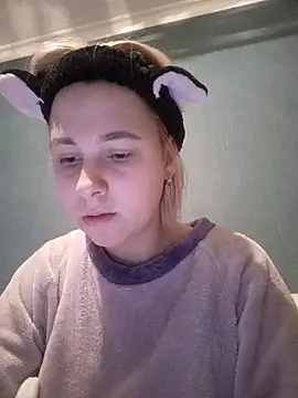 Snapshot of Gussie_Bridie chatting on February 23, 3:29 pm Gussie Bridie online show from February 23, 3:29 pm