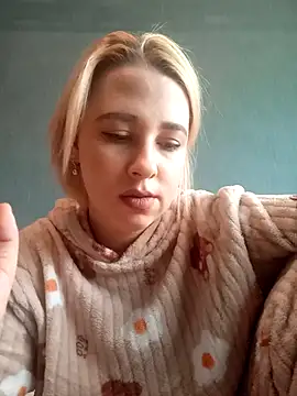 Snapshot of Gussie_Bridie chatting on March 3, 9:45 am Gussie Bridie online show from March 3, 9:45 am